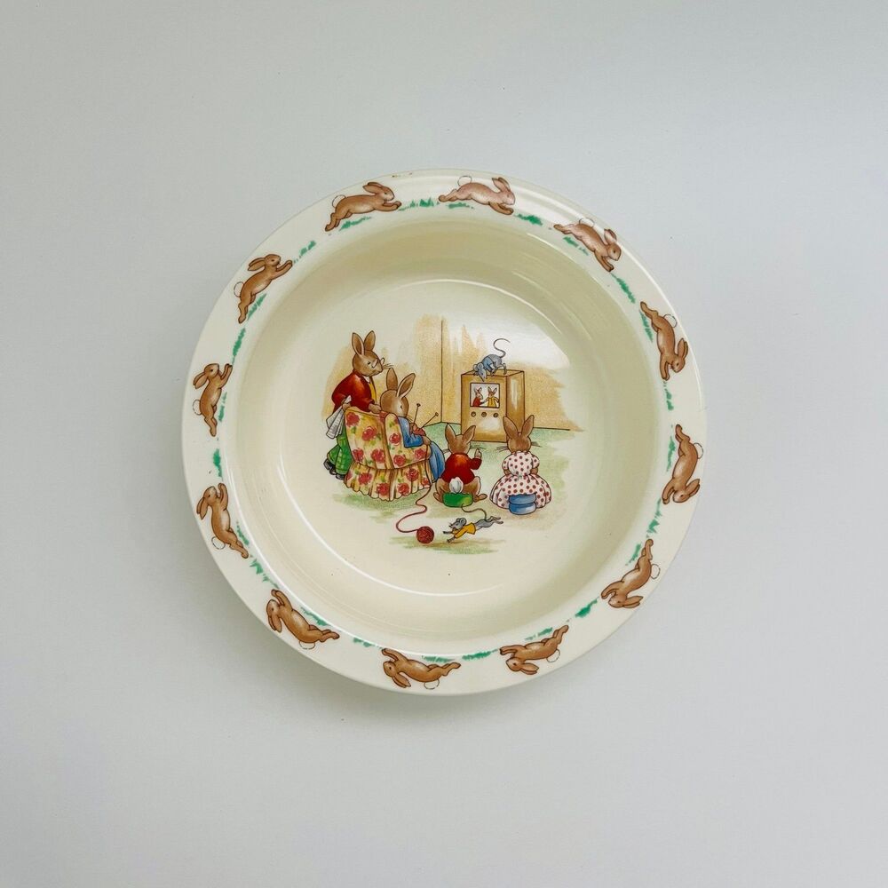 ROYAL DOULTON Bunnykins Rabbits Watching TV Children's Porridge Bowl